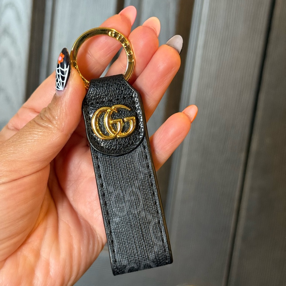 Gucci Black and Gold Leather Key Holder